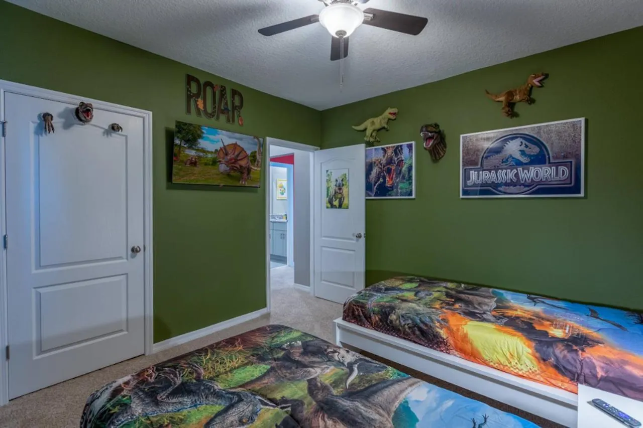 House Wtheaterpoolspagame Room In A Resort Davenport Holiday home