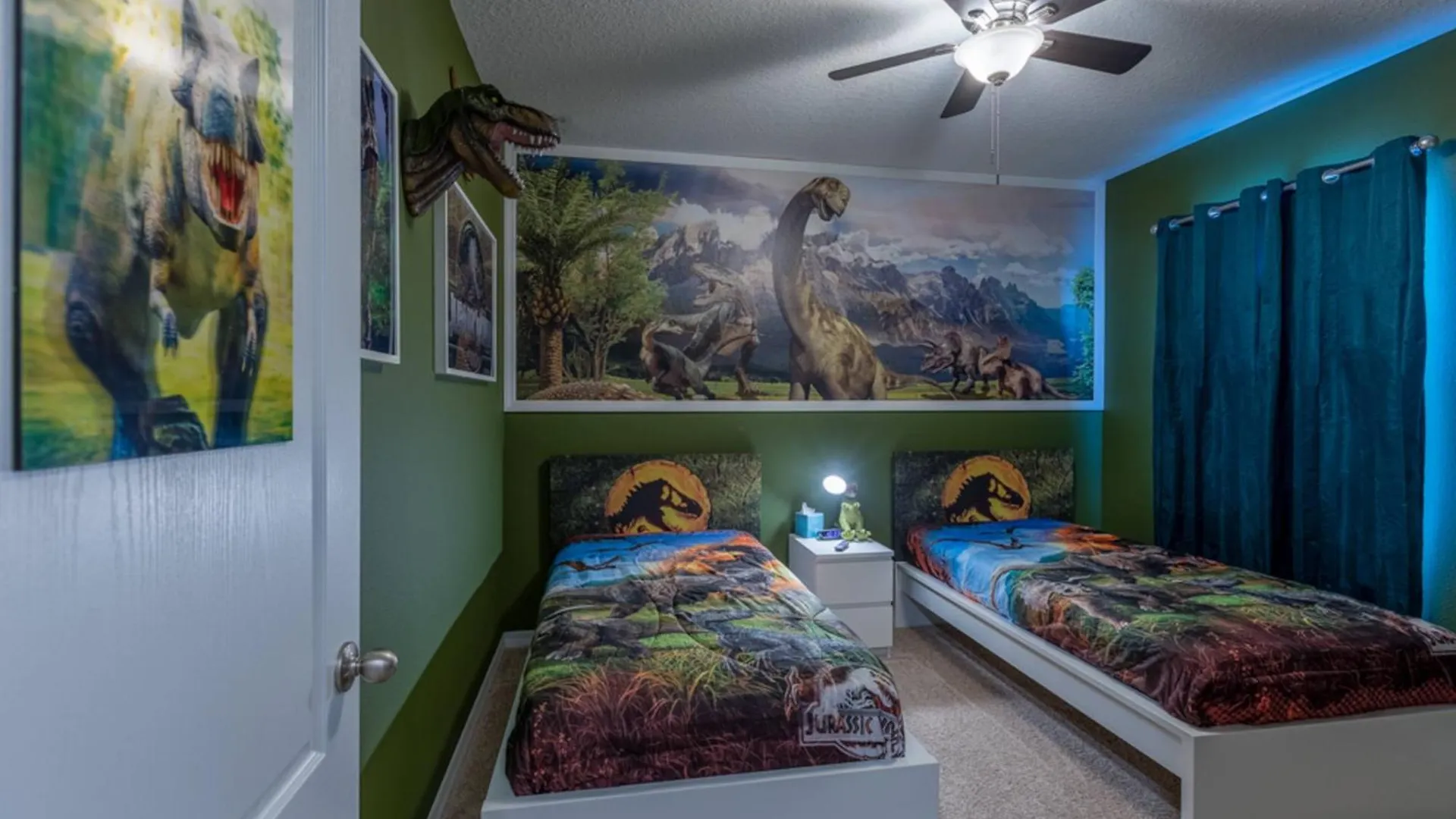 House Wtheaterpoolspagame Room In A Resort Davenport Holiday home
